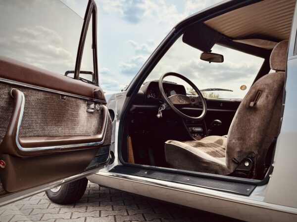 Peugeot 504 Coupé 2 litres – Image 11