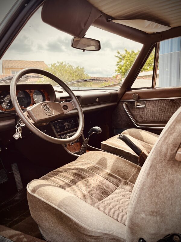 Peugeot 504 Coupé 2 litres – Image 10