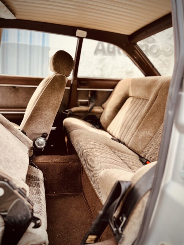 Peugeot 504 Coupé 2 litres – Image 9