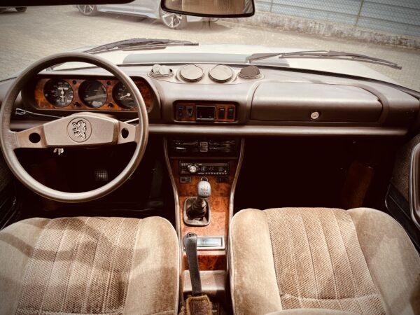 Peugeot 504 Coupé 2 litres – Image 8