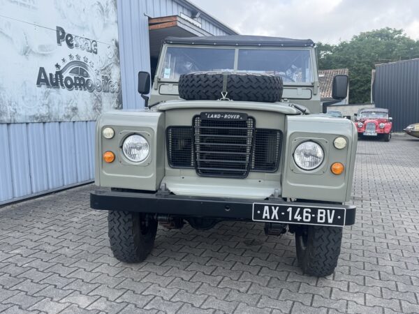 Land Rover 109 – Image 13