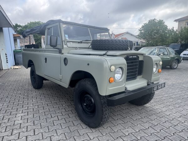 Land Rover 109 – Image 5