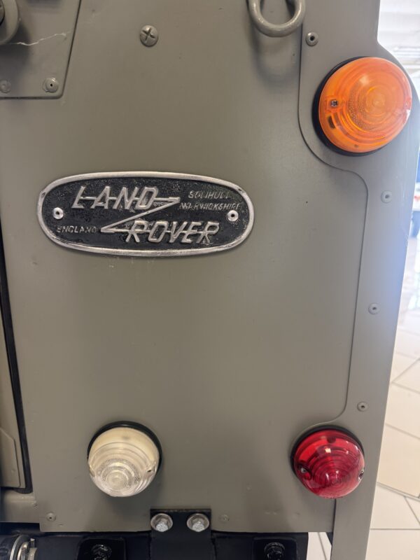 Land Rover 109 – Image 2