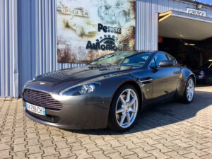 ASTON MARTIN V8