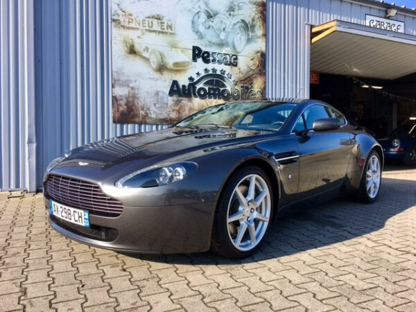 ASTON MARTIN V8