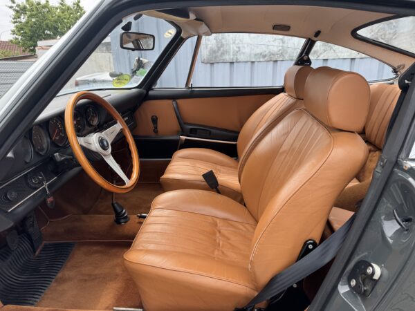Porsche 911 2.2T – Image 18