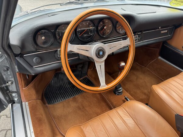 Porsche 911 2.2T – Image 17