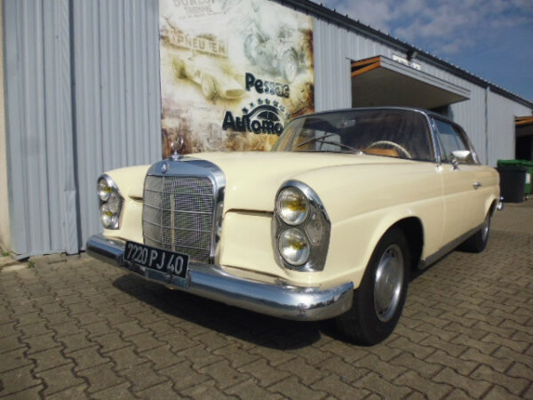 MERCEDES 220 COUPE