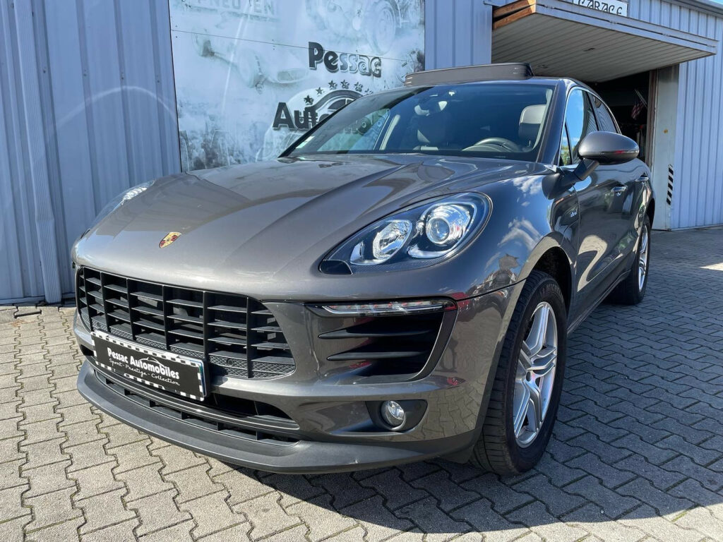 PORSCHE MACAN