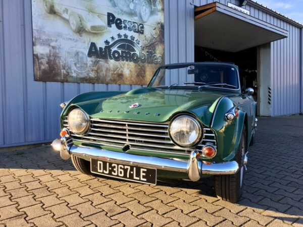 TRIUMPH TR4