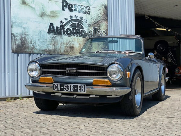 TRIUMPH TR6 noire
