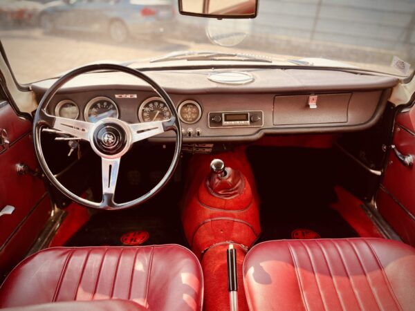 Alfa Romeo 1600 GT Scalino – Image 11